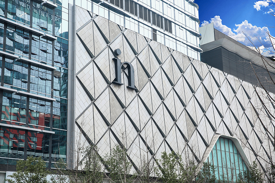 LED楼顶发光大字发光标识牌设计制作有哪些特色？