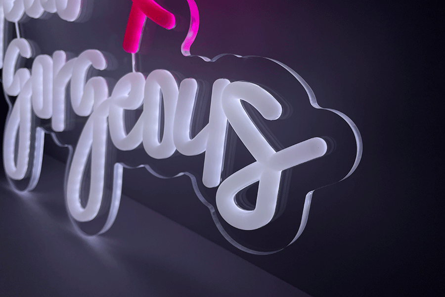 霓虹发光字标识标牌制作有什么特色？