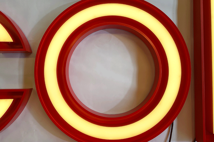 无边框发光字标识标牌制作有什么特色？