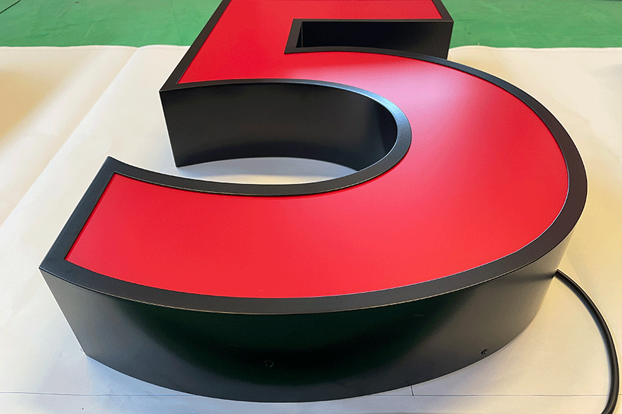 镂空发光字标识牌设计制作有哪些特征？