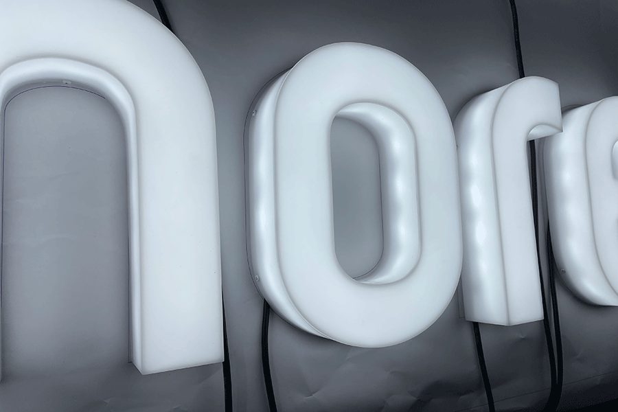 LED全亚克力字发光标识设计制作有哪些特色？