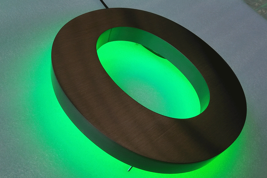 LED背发光字标识标牌制作有什么优点？