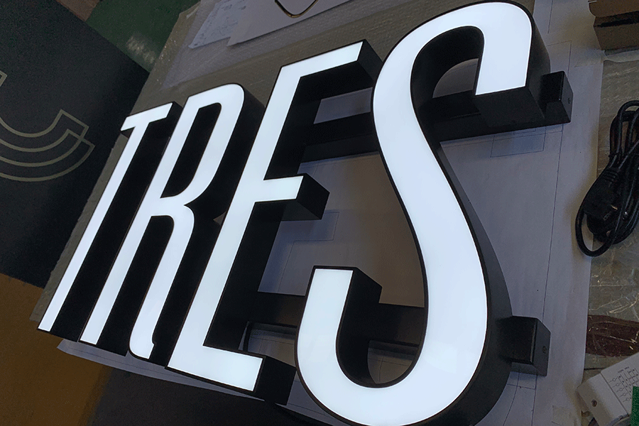 镂空发光字标识牌设计制作有哪些优点？